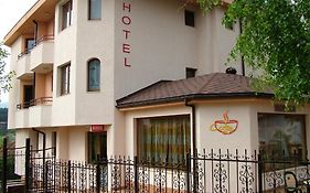 Семеен Хотел Емали 1